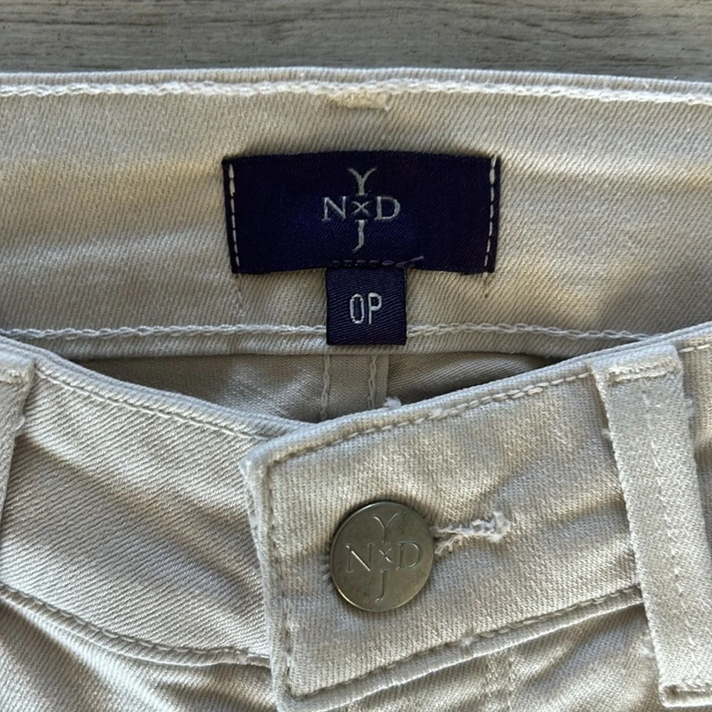 NYDJ cream colored ankle jeans size 0P petite zero